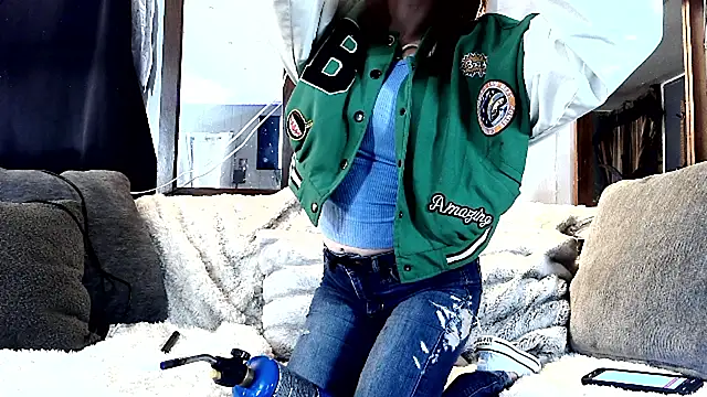 Genevieve143 online show from May 8, 2026, 9:35 am