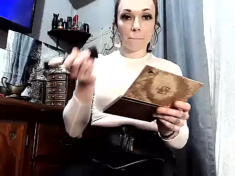 Genevieve143 online show from July 14, 2026, 4:57 pm