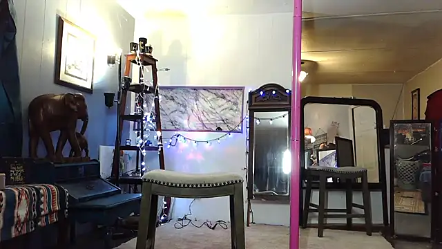 Genevieve143 online show from October 14, 2025, 1:06 am