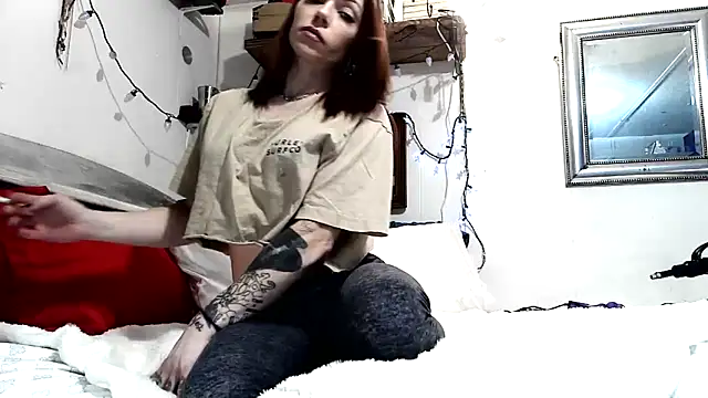 Genevieve143 online show from April 26, 2026, 7:22 pm