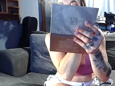 Genevieve143 online show from July 30, 2026, 10:36 am