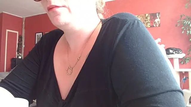 cruellaculdenfer67 online show from June 11, 2026, 7:38 am