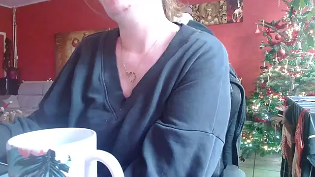 cruellaculdenfer67 online show from December 4, 2025, 2:16 pm