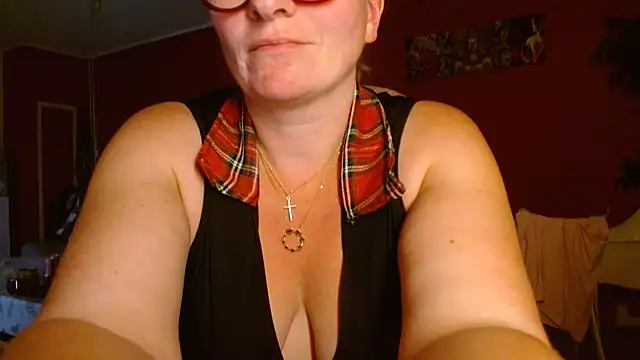 cruellaculdenfer67 online show from July 7, 2026, 9:51 pm