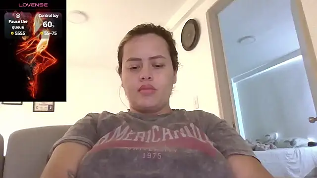 saramartinez1000 online show from March 17, 2025, 6:32 pm