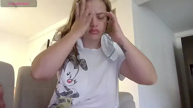 saramartinez1000 online show from February 3, 2025, 2:13 pm