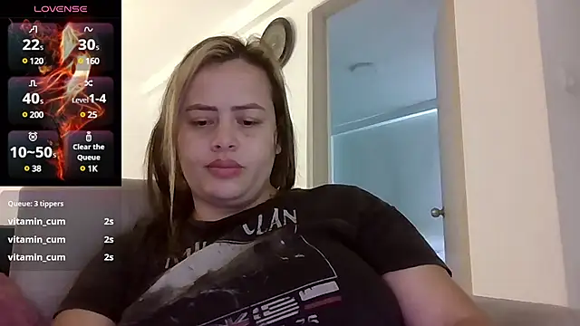 saramartinez1000 online show from February 19, 2025, 5:49 pm