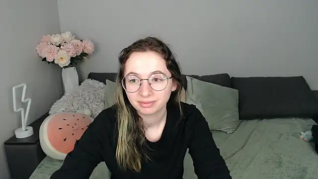 Mini Diva online show from September 20, 2025, 8:08 am