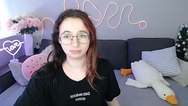 Mini Diva online show from March 15, 2026, 9:27 am