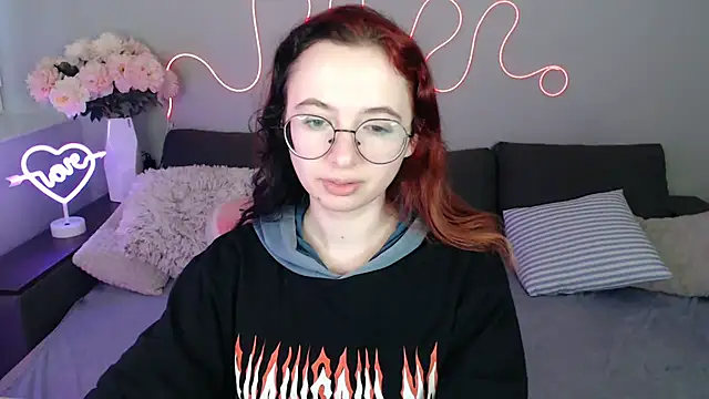 Mini Diva online show from November 30, 2025, 9:10 am