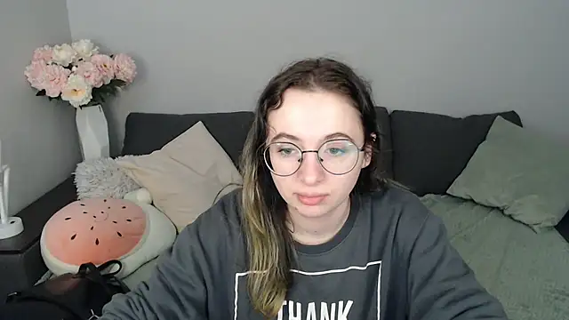 Mini Diva online show from October 25, 2025, 8:13 am