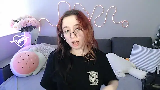 Mini Diva online show from March 2, 2026, 9:05 am