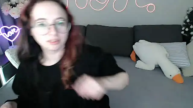 Mini Diva online show from March 28, 2026, 9:10 am