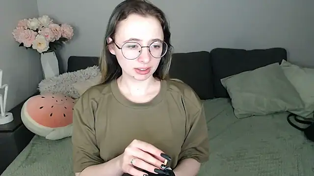 Mini Diva online show from September 30, 2025, 8:09 am