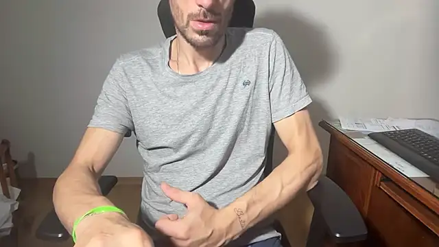 nicolaaaaas online show from March 15, 2026, 10:44 am