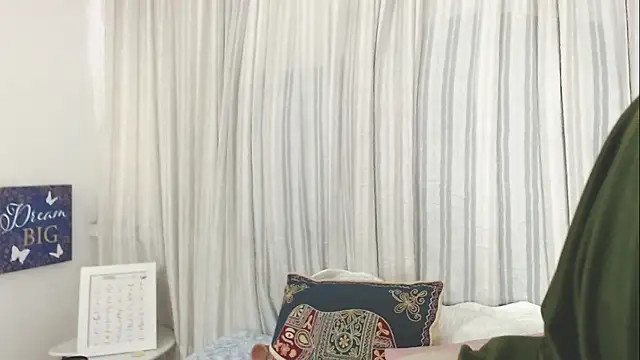 Uzra hayed online show from September 8, 2025, 7:24 pm