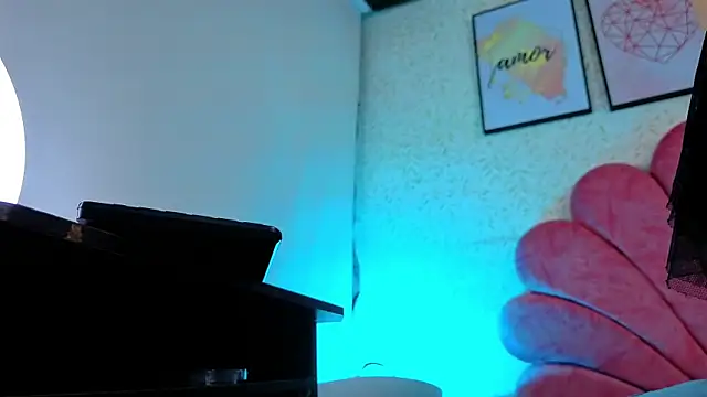 luly pink online show from June 24, 2026, 4:33 am