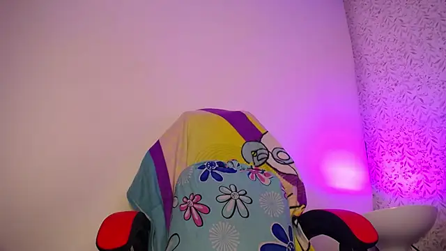 luly pink online show from April 28, 2026, 3:11 am