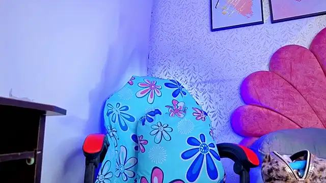 luly pink online show from June 26, 2026, 4:18 am