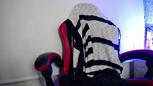 luly pink online show from November 6, 2025, 4:05 am