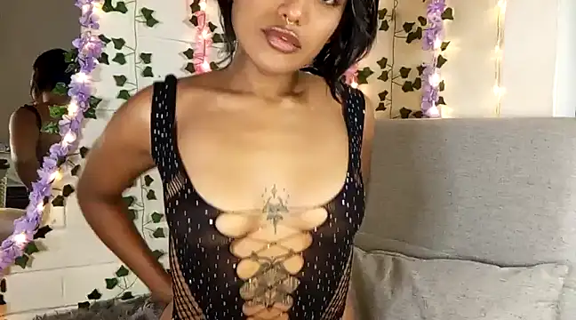 VictoireFeller online show from December 21, 2024, 1:04 am