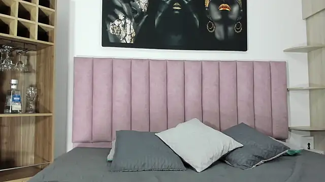 Charlotte wilson online show from September 19, 2025, 2:26 am