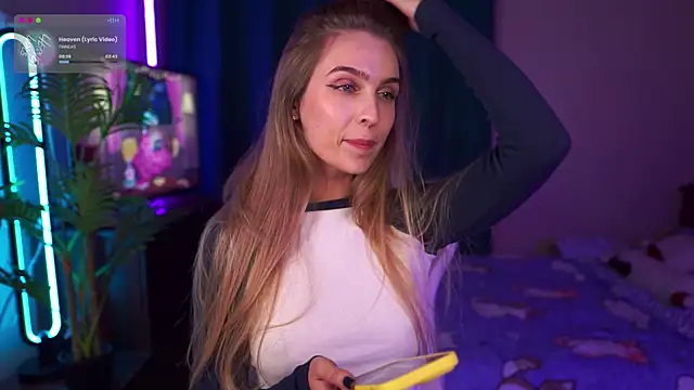 Kamila icee online show from October 17, 2025, 7:59 pm