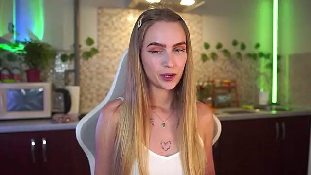 Kamila icee online show from September 14, 2025, 4:51 pm