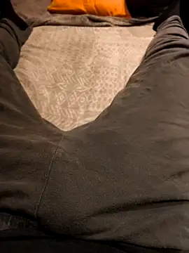 onbifeet online show from October 9, 2025, 6:19 pm