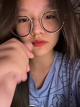 Krixxi22 online show from October 5, 2025, 1:46 pm