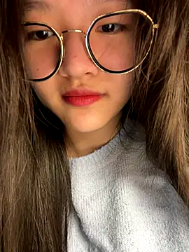 Krixxi22 online show from November 28, 2025, 3:45 pm