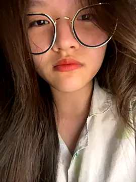 Krixxi22 online show from October 12, 2025, 2:18 pm