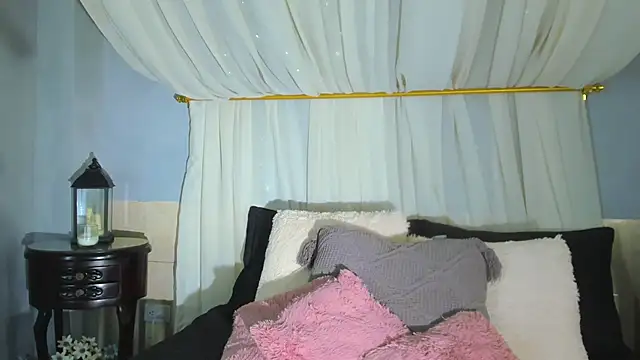 AnnaVictoria   online show from September 17, 2025, 2:24 am