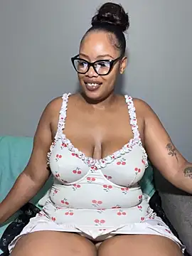 MimiCurves online show from November 18, 2025, 9:12 am