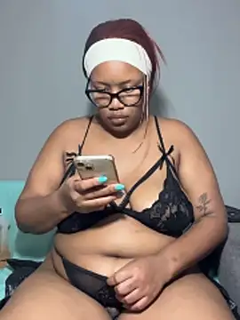 MimiCurves online show from December 3, 2025, 10:14 am