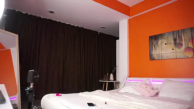 LovingBlondie online show from November 6, 2025, 4:55 pm