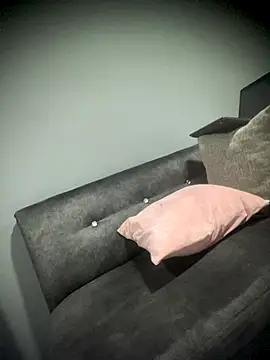 Berry Bans online show from November 15, 2025, 2:04 am