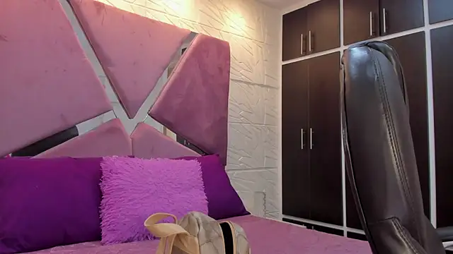 Charlotte Ice1 online show from November 28, 2025, 3:56 pm