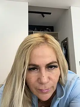 LARIANA RIVERA23 online show from July 7, 2026, 3:53 am