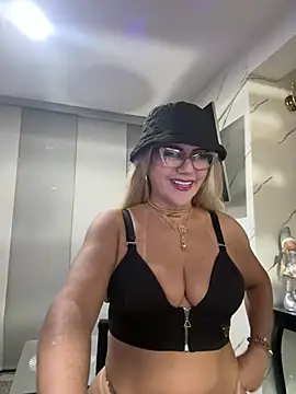 LARIANA RIVERA23 online show from June 28, 2026, 7:25 am