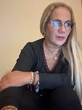 LARIANA RIVERA23 online show from July 13, 2026, 8:13 am