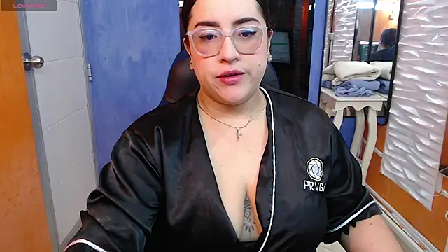 Sofiia davis23 online show from May 7, 2026, 1:58 pm