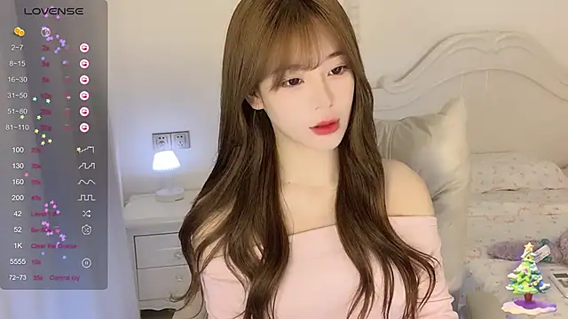 Yuuuuuly online show from February 28, 2025, 4:20 pm