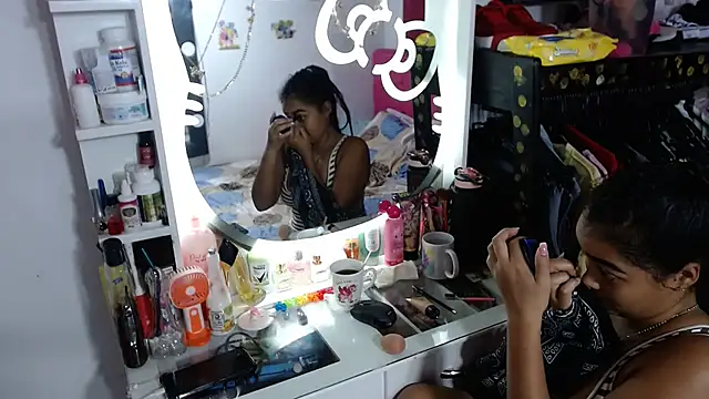 kiara milf  online show from June 18, 2026, 6:24 pm