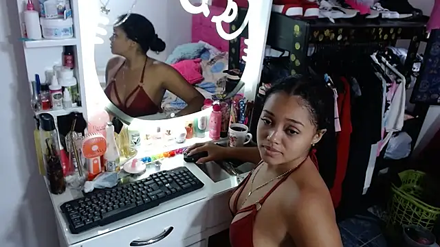 kiara milf  online show from June 15, 2026, 7:46 pm