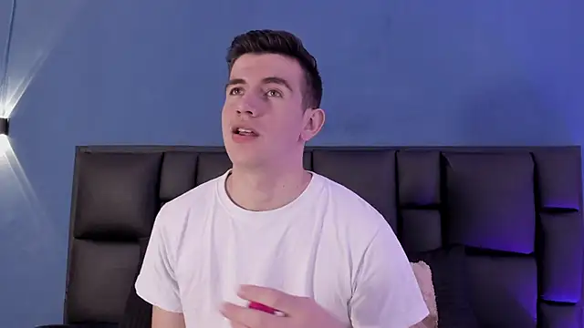 MikaelSlow online show from September 14, 2025, 4:57 am