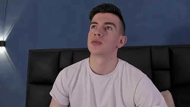 MikaelSlow online show from September 19, 2025, 3:32 am