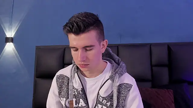 MikaelSlow online show from October 9, 2025, 3:51 am