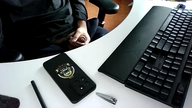 Snapshot of big-pig chatting on December 1, 2025, 12:44 am big-pig online show from December 1, 2025, 12:44 am