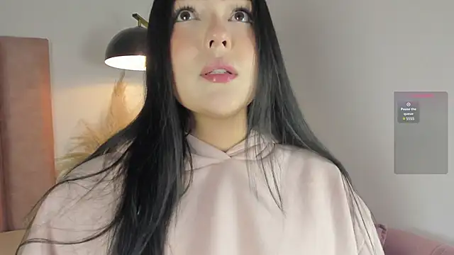 im alejandra  online show from April 18, 2026, 4:15 am